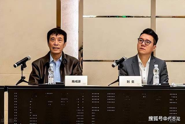 你是不是很羡慕啊？你要是好好求我，或许我会大发慈悲让萧初然和萧常坤回萧氏集团工作，到时候你的养老金也能重新恢复。